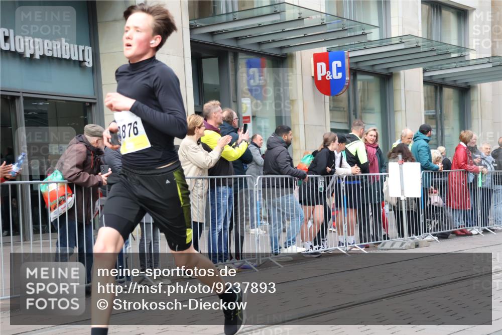 05.10.2025 - 20. swb-Marathon Bremen Strokosch-Dieckow http://msf.ph/oto/9237893 05.10.2025 10:45:50 Ziel 9351, 9362, 9397, 9400, 9500, 9876, 9921, 10090, 10688, 10858, 11074, 11446, 11462, 11513, 9351, 9362, 9397, 9400, 9500, 9876, 9921, 10090, 10688, 10858, 11074, 11446, 11462, 11513 meine-sportfotos.de