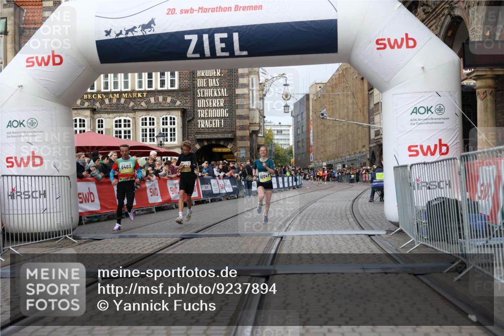05.10.2025 - 20. swb-Marathon Bremen Yannick Fuchs http://msf.ph/oto/9237894 05.10.2025 10:39:11 Ziel 9403, 10847, 11594 meine-sportfotos.de