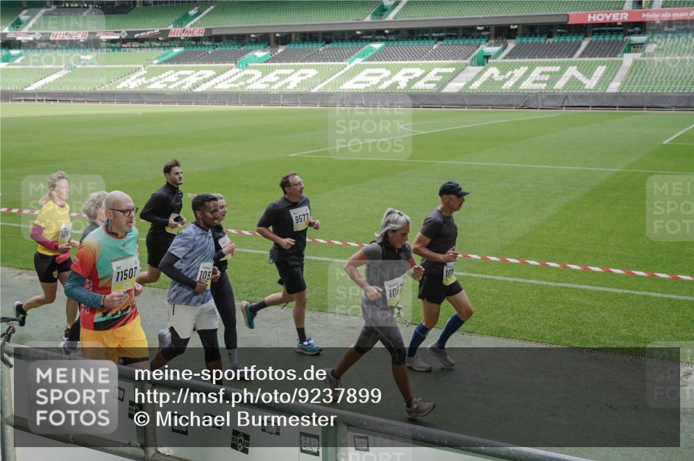 05.10.2025 - 20. swb-Marathon Bremen Michael Burmester http://msf.ph/oto/9237899 05.10.2025 10:33:23 Laufen im Stadion 7077, 9000, 9195, 9197, 9221, 9258, 9260, 9282, 9295, 9318, 9359, 9367, 9392, 9402, 9407, 9424, 9461, 9464, 9492, 9520, 9539, 9541, 9560, 9569, 9570, 9574, 9577, 9633, 9650, 9654, 9703, 9717, 9754, 9811, 9835, 9855, 9856, 9900, 9918, 9933, 9935, 9939, 9950, 10008, 10032, 10034, 10042, 10097, 10174, 10232, 10233, 10234, 10253, 10256, 10308, 10309, 10323, 10326, 10349, 10387, 10394, 10402, 10436, 10475, 10484, 10533, 10591, 10755, 10794, 10915, 10992, 7165 meine-sportfotos.de