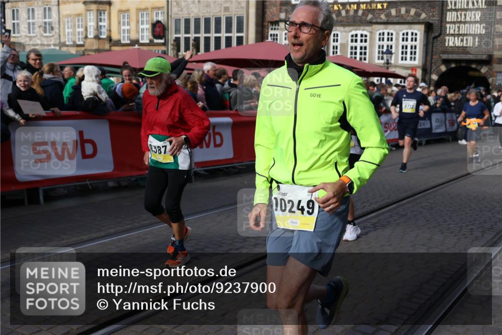 05.10.2025 - 20. swb-Marathon Bremen Yannick Fuchs http://msf.ph/oto/9237900 05.10.2025 11:06:19 Ziel 7979, 9387, 9438, 9712, 9786, 10100, 10101, 10192, 10249, 10462, 10623, 10848, 11065, 11092, 11231, 11296, 11433 meine-sportfotos.de