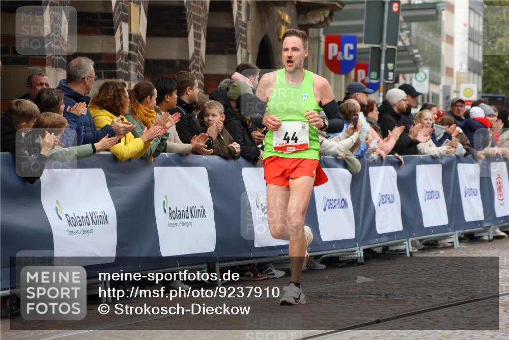 05.10.2025 - 20. swb-Marathon Bremen Strokosch-Dieckow http://msf.ph/oto/9237910 05.10.2025 12:41:08 Ziel 44, 691 meine-sportfotos.de