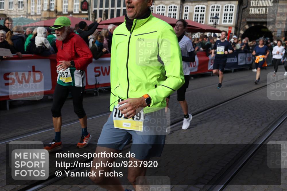 05.10.2025 - 20. swb-Marathon Bremen Yannick Fuchs http://msf.ph/oto/9237920 05.10.2025 11:06:19 Ziel 7979, 9387, 9438, 9712, 9786, 10100, 10101, 10192, 10249, 10462, 10623, 10848, 11065, 11092, 11231, 11296, 11433 meine-sportfotos.de