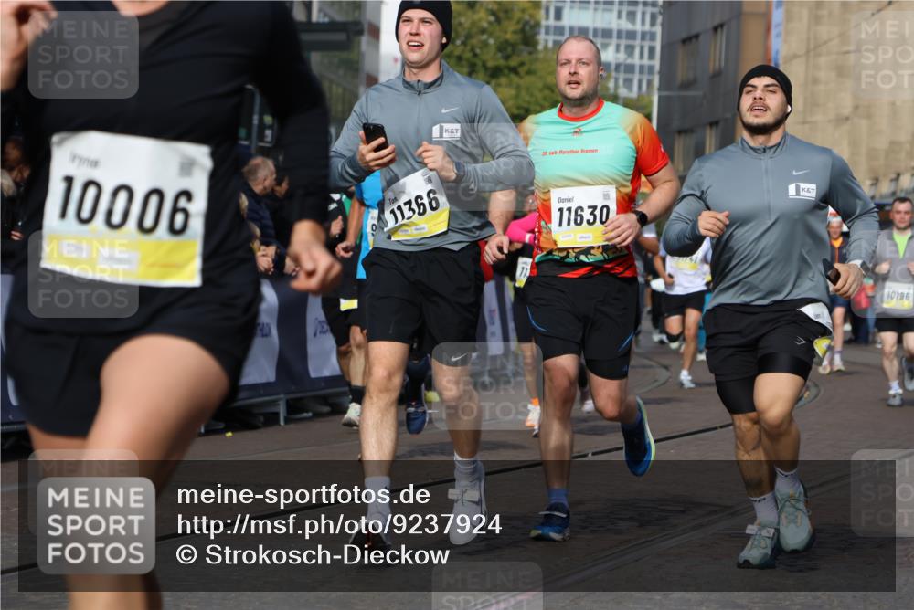 05.10.2025 - 20. swb-Marathon Bremen Strokosch-Dieckow http://msf.ph/oto/9237924 05.10.2025 10:56:10 Ziel 9258, 9811, 9855, 9968, 10006, 10009, 10664, 10989, 10992, 11095, 11364, 11366, 11554, 11620, 11630, 11693, 11741 meine-sportfotos.de