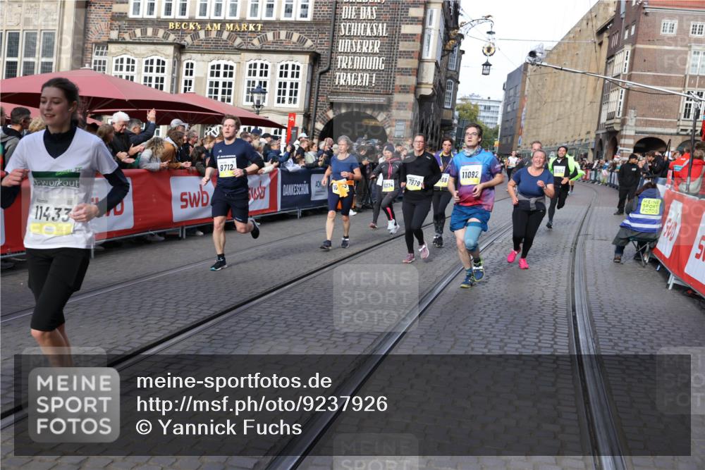 05.10.2025 - 20. swb-Marathon Bremen Yannick Fuchs http://msf.ph/oto/9237926 05.10.2025 11:06:19 Ziel 7979, 9387, 9438, 9712, 9786, 10100, 10101, 10192, 10249, 10462, 10623, 10848, 11065, 11092, 11231, 11296, 11433 meine-sportfotos.de