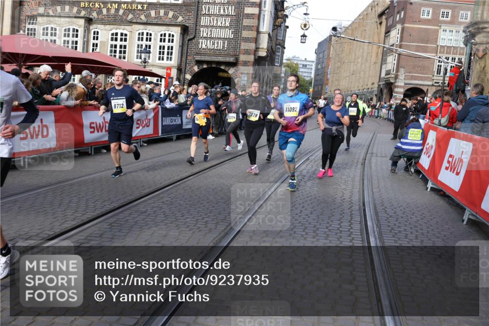 05.10.2025 - 20. swb-Marathon Bremen Yannick Fuchs http://msf.ph/oto/9237935 05.10.2025 11:06:19 Ziel 7979, 9387, 9438, 9712, 9786, 10100, 10101, 10192, 10249, 10462, 10623, 10848, 11065, 11092, 11231, 11296, 11433 meine-sportfotos.de