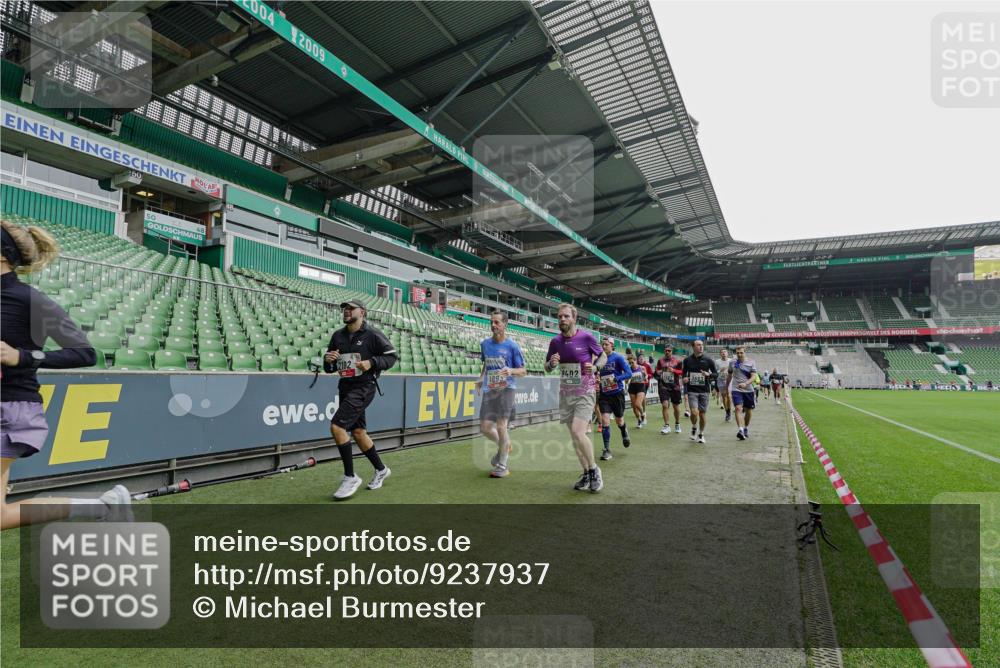 05.10.2025 - 20. swb-Marathon Bremen Michael Burmester http://msf.ph/oto/9237937 05.10.2025 13:01:32 Laufen im Stadion 58, 152, 156, 335, 428, 440, 488, 493, 546, 672, 979, 1082, 1238, 1273, 1361, 1732, 1759, 1893, 1933, 1973, 1996, 1998, 2096, 2102, 2196, 2235, 2245, 2330, 2369, 2433, 2446, 2555, 2565, 2661, 2706, 2712, 2796, 2918, 2991, 2995, 3053, 3208, 3209, 3360, 3387, 3604, 3662, 3663, 3673, 3877, 4086, 4128, 4263, 4329, 4364, 4618, 4882, 4947, 4980, 5011, 5048, 5080, 5121, 5150, 5309, 5414, 5557, 5570, 5580, 5727, 5731, 5752, 5985, 6082, 52 meine-sportfotos.de