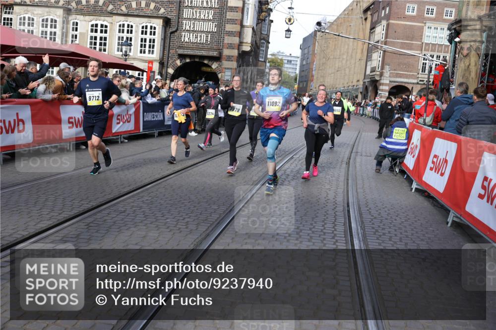 05.10.2025 - 20. swb-Marathon Bremen Yannick Fuchs http://msf.ph/oto/9237940 05.10.2025 11:06:20 Ziel 7979, 9228, 9387, 9438, 9523, 9712, 9786, 10100, 10152, 10192, 10243, 10249, 10374, 10462, 10623, 10848, 11065, 11092, 11231, 11296, 11433 meine-sportfotos.de