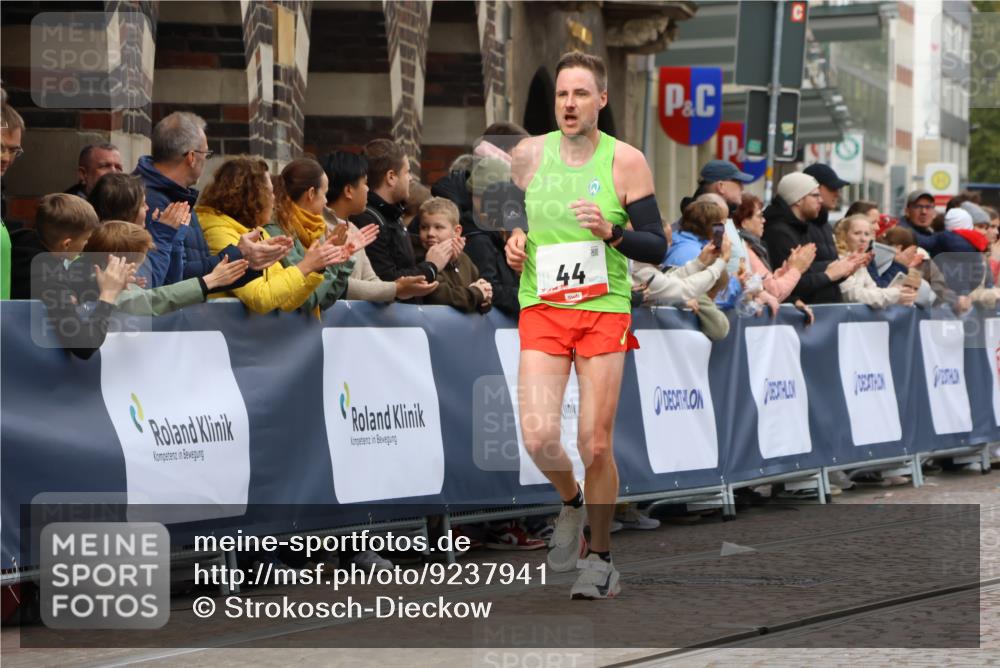 05.10.2025 - 20. swb-Marathon Bremen Strokosch-Dieckow http://msf.ph/oto/9237941 05.10.2025 12:41:08 Ziel 44, 691 meine-sportfotos.de