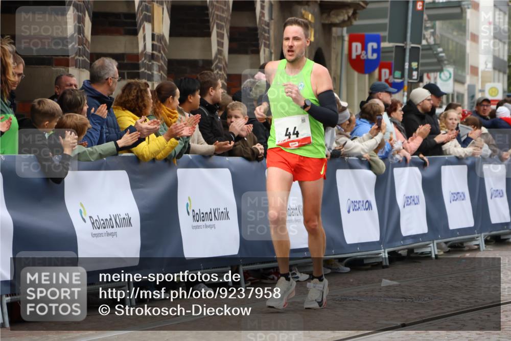 05.10.2025 - 20. swb-Marathon Bremen Strokosch-Dieckow http://msf.ph/oto/9237958 05.10.2025 12:41:08 Ziel 44, 691 meine-sportfotos.de