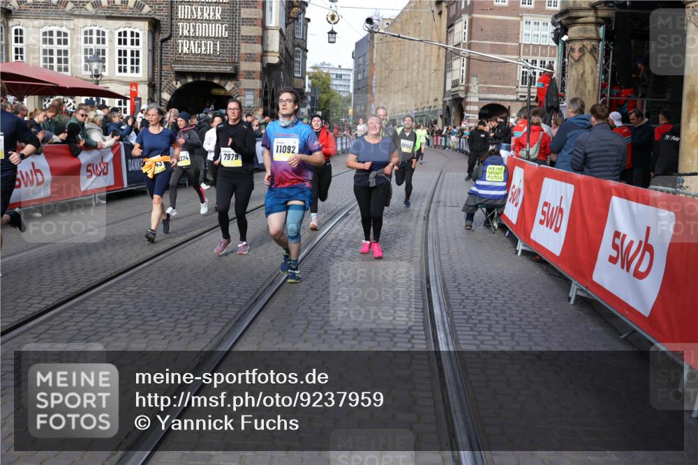 05.10.2025 - 20. swb-Marathon Bremen Yannick Fuchs http://msf.ph/oto/9237959 05.10.2025 11:06:20 Ziel 7979, 9228, 9387, 9438, 9523, 9712, 9786, 10100, 10152, 10192, 10243, 10249, 10374, 10462, 10623, 10848, 11065, 11092, 11231, 11296, 11433 meine-sportfotos.de