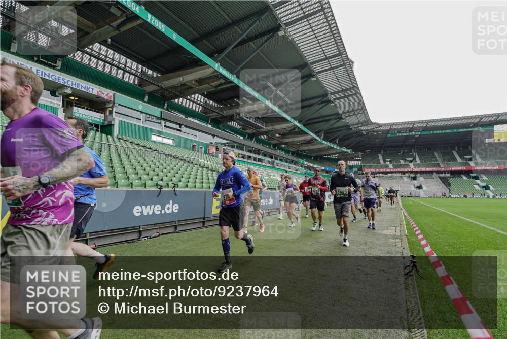 05.10.2025 - 20. swb-Marathon Bremen Michael Burmester http://msf.ph/oto/9237964 05.10.2025 13:01:34 Laufen im Stadion 58, 152, 156, 335, 428, 440, 488, 493, 546, 672, 979, 1082, 1238, 1273, 1361, 1732, 1759, 1893, 1933, 1973, 1996, 1998, 2096, 2102, 2196, 2235, 2245, 2330, 2369, 2433, 2555, 2565, 2661, 2706, 2712, 2796, 2918, 2991, 2995, 3053, 3208, 3209, 3360, 3387, 3662, 3663, 3673, 3877, 4086, 4128, 4263, 4329, 4364, 4409, 4618, 4882, 4947, 4980, 5011, 5048, 5080, 5121, 5150, 5309, 5414, 5557, 5570, 5580, 5727, 5731, 5752, 5934, 5985, 6082, 52 meine-sportfotos.de