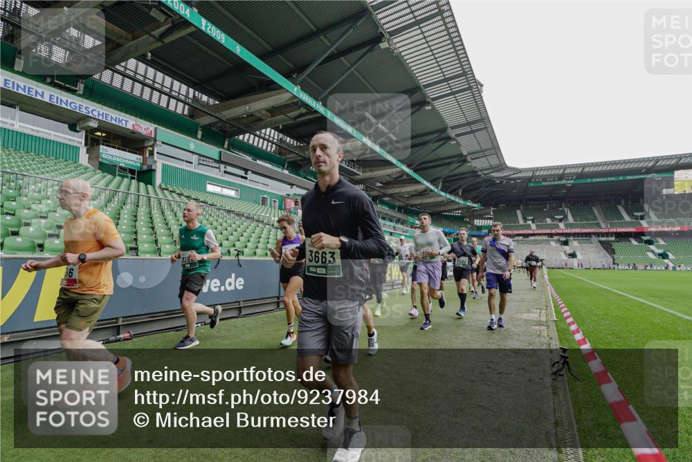 05.10.2025 - 20. swb-Marathon Bremen Michael Burmester http://msf.ph/oto/9237984 05.10.2025 13:01:35 Laufen im Stadion 58, 152, 156, 335, 428, 440, 488, 493, 546, 672, 979, 1082, 1238, 1273, 1361, 1732, 1759, 1893, 1933, 1973, 1996, 1998, 2096, 2102, 2196, 2235, 2245, 2330, 2369, 2433, 2555, 2565, 2661, 2706, 2712, 2796, 2918, 2991, 2995, 3053, 3208, 3209, 3360, 3387, 3662, 3663, 3673, 3877, 4086, 4128, 4263, 4329, 4364, 4409, 4618, 4882, 4947, 4980, 5011, 5048, 5080, 5121, 5150, 5309, 5414, 5557, 5570, 5580, 5727, 5731, 5752, 5934, 5985, 6082, 52 meine-sportfotos.de