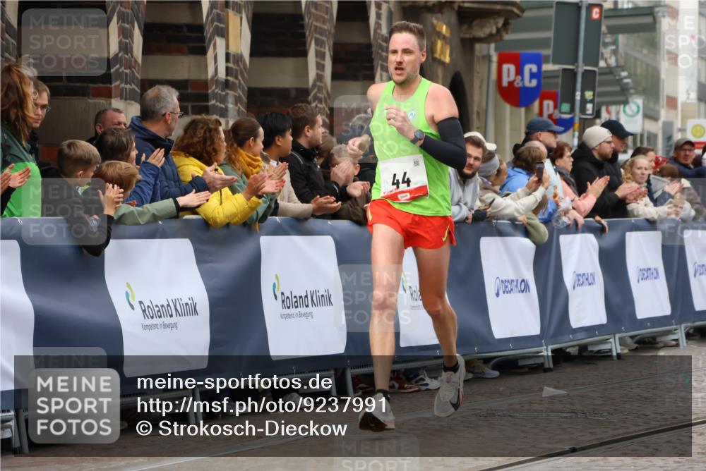 05.10.2025 - 20. swb-Marathon Bremen Strokosch-Dieckow http://msf.ph/oto/9237991 05.10.2025 12:41:08 Ziel 44, 691 meine-sportfotos.de