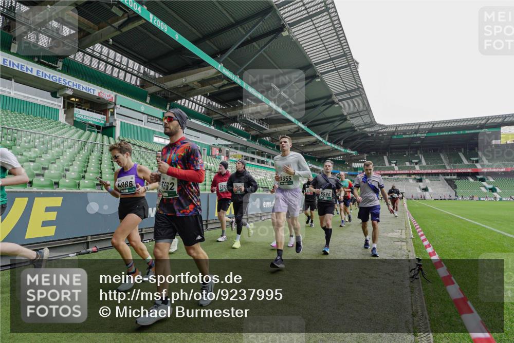 05.10.2025 - 20. swb-Marathon Bremen Michael Burmester http://msf.ph/oto/9237995 05.10.2025 13:01:36 Laufen im Stadion 58, 152, 156, 335, 428, 440, 488, 493, 546, 672, 979, 1082, 1238, 1273, 1361, 1732, 1759, 1893, 1933, 1973, 1996, 1998, 2096, 2102, 2196, 2235, 2245, 2330, 2369, 2433, 2555, 2565, 2661, 2706, 2712, 2796, 2918, 2991, 2995, 3053, 3208, 3209, 3360, 3387, 3662, 3663, 3673, 3877, 4086, 4128, 4263, 4329, 4364, 4409, 4618, 4882, 4947, 4980, 5048, 5080, 5121, 5150, 5309, 5414, 5557, 5570, 5580, 5727, 5731, 5752, 5934, 5985, 6082, 52 meine-sportfotos.de