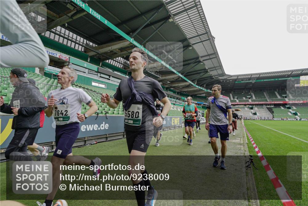 05.10.2025 - 20. swb-Marathon Bremen Michael Burmester http://msf.ph/oto/9238009 05.10.2025 13:01:37 Laufen im Stadion 58, 152, 156, 335, 428, 440, 488, 493, 546, 672, 979, 1082, 1238, 1273, 1361, 1732, 1759, 1893, 1933, 1973, 1996, 1998, 2096, 2102, 2196, 2235, 2245, 2330, 2369, 2433, 2555, 2565, 2661, 2706, 2712, 2796, 2918, 2991, 2995, 3053, 3208, 3209, 3387, 3662, 3663, 3673, 3877, 4086, 4128, 4263, 4329, 4364, 4409, 4618, 4705, 4882, 4947, 4980, 5048, 5080, 5121, 5150, 5309, 5414, 5557, 5570, 5580, 5727, 5731, 5752, 5934, 5985, 6082 meine-sportfotos.de