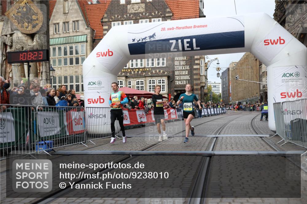 05.10.2025 - 20. swb-Marathon Bremen Yannick Fuchs http://msf.ph/oto/9238010 05.10.2025 10:39:12 Ziel 9403, 10847, 11594 meine-sportfotos.de