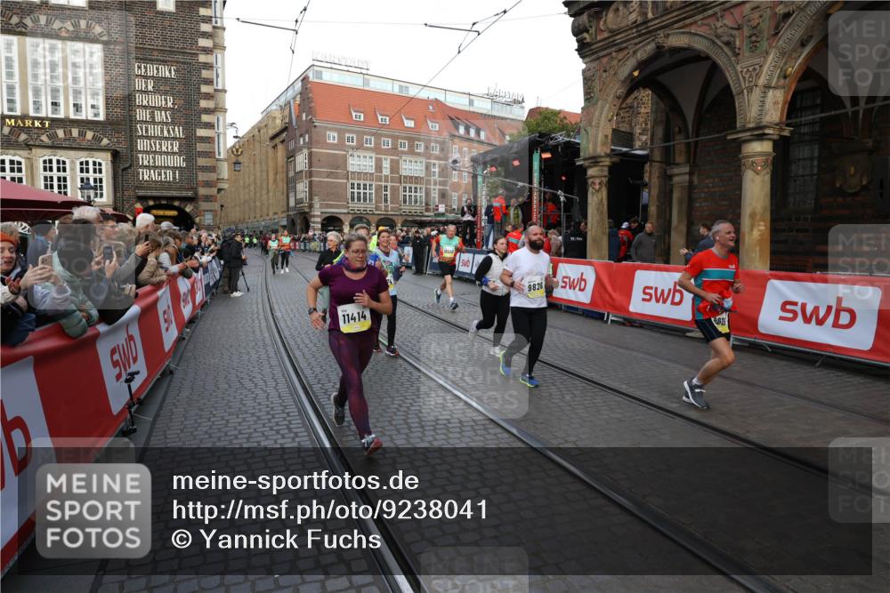 05.10.2025 - 20. swb-Marathon Bremen Yannick Fuchs http://msf.ph/oto/9238041 05.10.2025 11:06:55 Ziel 9321, 9605, 9826, 10001, 10148, 10168, 10498, 10580, 10747, 10748, 10937, 11355, 11389, 11414, 11497, 11565, 11747 meine-sportfotos.de