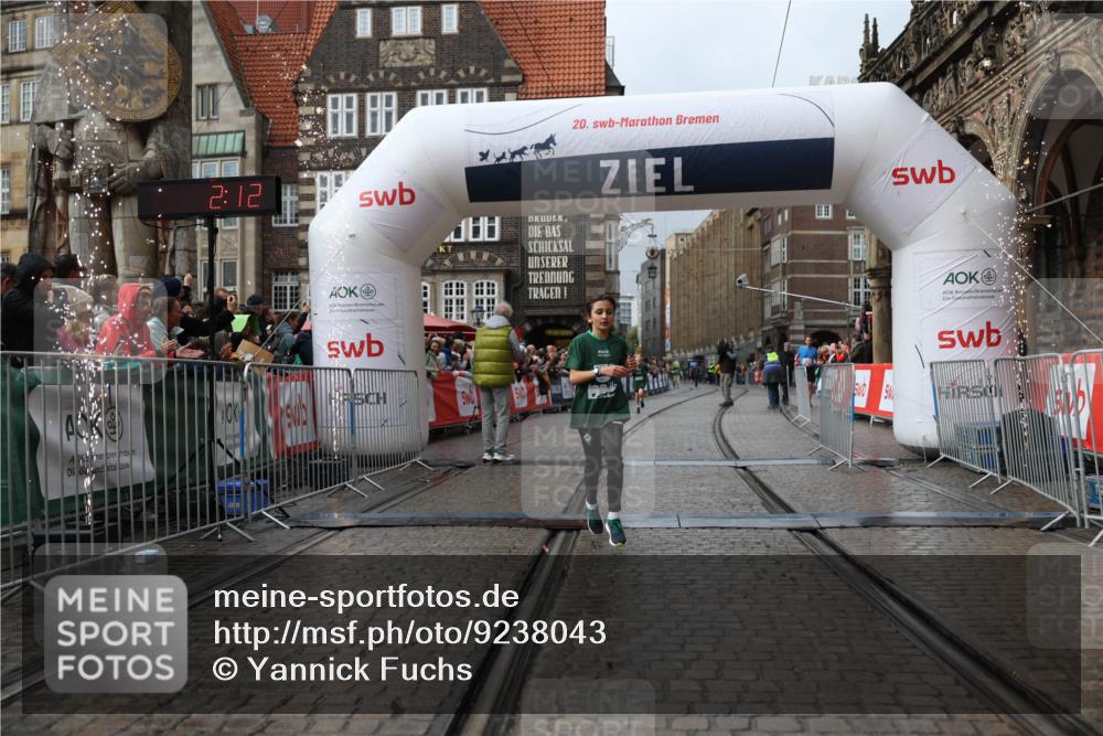 05.10.2025 - 20. swb-Marathon Bremen Yannick Fuchs http://msf.ph/oto/9238043 05.10.2025 15:18:08 Ziel  meine-sportfotos.de