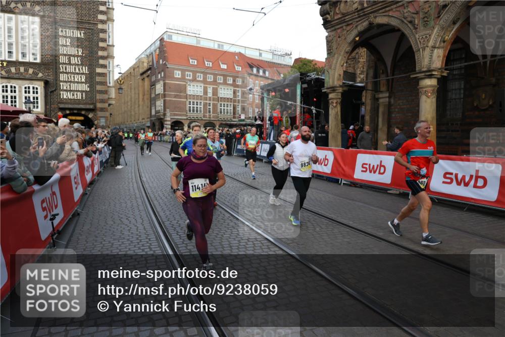 05.10.2025 - 20. swb-Marathon Bremen Yannick Fuchs http://msf.ph/oto/9238059 05.10.2025 11:06:55 Ziel 9321, 9605, 9826, 10001, 10148, 10168, 10498, 10580, 10747, 10748, 10937, 11355, 11389, 11414, 11497, 11565, 11747 meine-sportfotos.de