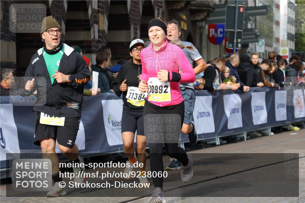 05.10.2025 - 20. swb-Marathon Bremen Strokosch-Dieckow http://msf.ph/oto/9238060 05.10.2025 10:56:14 Ziel 9258, 9855, 9968, 10191, 10196, 10424, 10989, 10992, 11364, 11366, 11554, 11630, 11741 meine-sportfotos.de