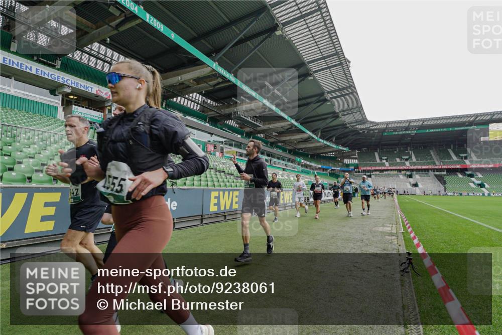 05.10.2025 - 20. swb-Marathon Bremen Michael Burmester http://msf.ph/oto/9238061 05.10.2025 13:01:41 Laufen im Stadion 58, 152, 156, 335, 428, 440, 488, 493, 546, 672, 772, 979, 1030, 1082, 1238, 1256, 1273, 1348, 1361, 1452, 1732, 1759, 1893, 1933, 1973, 1996, 2096, 2102, 2235, 2245, 2330, 2433, 2555, 2565, 2712, 2796, 2910, 2912, 2918, 2991, 2995, 3053, 3206, 3208, 3209, 3387, 3526, 3662, 3663, 3673, 3877, 4017, 4018, 4086, 4128, 4329, 4364, 4409, 4618, 4705, 4882, 4947, 4980, 5048, 5080, 5121, 5150, 5309, 5414, 5557, 5570, 5580, 5727, 5731, 5752, 5934, 5985, 6082, 6157 meine-sportfotos.de