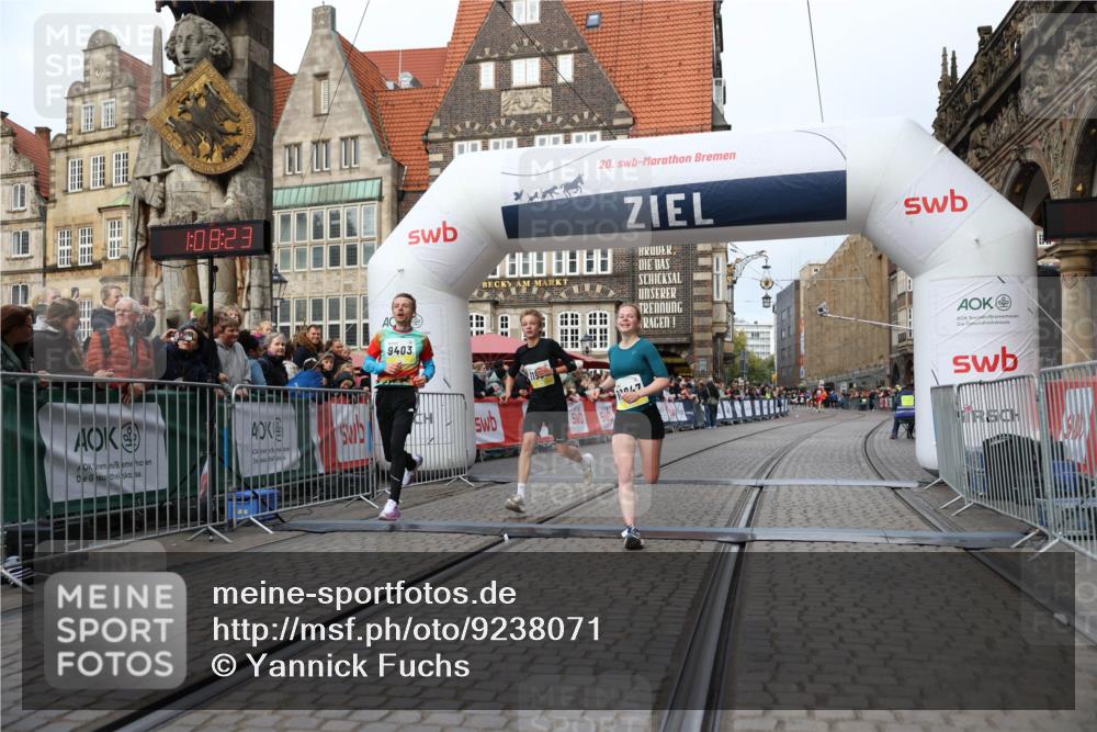 05.10.2025 - 20. swb-Marathon Bremen Yannick Fuchs http://msf.ph/oto/9238071 05.10.2025 10:39:13 Ziel 9403, 10847, 11594 meine-sportfotos.de