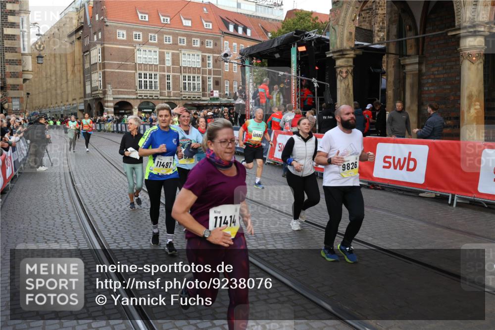 05.10.2025 - 20. swb-Marathon Bremen Yannick Fuchs http://msf.ph/oto/9238076 05.10.2025 11:06:56 Ziel 8574, 9321, 9605, 9826, 9942, 10001, 10148, 10168, 10498, 10580, 10747, 10748, 10937, 11355, 11389, 11414, 11497, 11565 meine-sportfotos.de