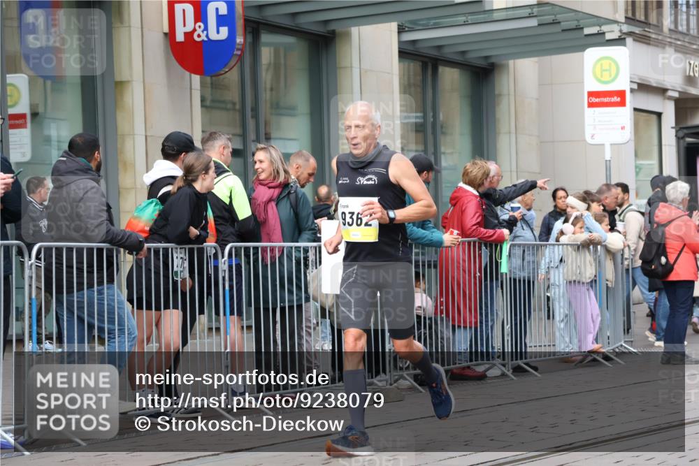 05.10.2025 - 20. swb-Marathon Bremen Strokosch-Dieckow http://msf.ph/oto/9238079 05.10.2025 10:45:58 Ziel 9351, 9362, 9400, 9921, 10858, 11167, 11446, 11462, 9351, 9362, 9400, 9921, 10858, 11167, 11446, 11462 meine-sportfotos.de