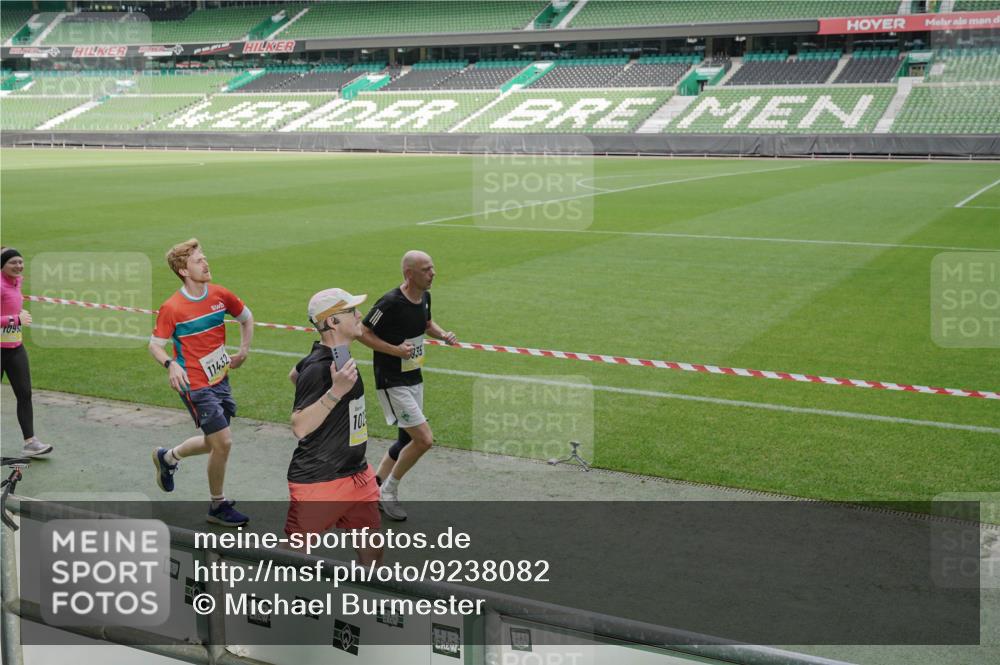 05.10.2025 - 20. swb-Marathon Bremen Michael Burmester http://msf.ph/oto/9238082 05.10.2025 10:33:29 Laufen im Stadion 5172, 7077, 9000, 9195, 9197, 9221, 9258, 9260, 9282, 9295, 9359, 9367, 9392, 9402, 9407, 9424, 9461, 9464, 9492, 9520, 9539, 9541, 9560, 9569, 9570, 9574, 9577, 9633, 9650, 9654, 9703, 9717, 9754, 9811, 9835, 9855, 9856, 9900, 9918, 9933, 9935, 9950, 10008, 10032, 10034, 10042, 10097, 10180, 10232, 10233, 10234, 10253, 10256, 10287, 10307, 10323, 10387, 10394, 10402, 10475, 10484, 10533, 10546, 10591, 10755, 10758, 10794, 10915, 10992, 7165, 9407 meine-sportfotos.de