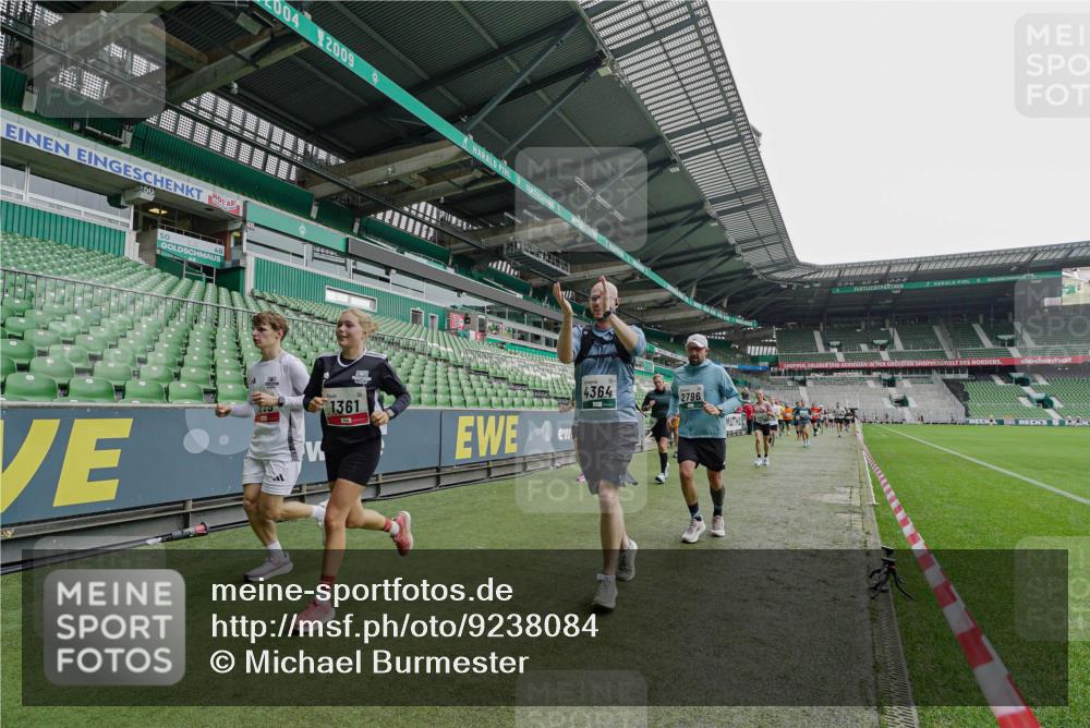 05.10.2025 - 20. swb-Marathon Bremen Michael Burmester http://msf.ph/oto/9238084 05.10.2025 13:01:43 Laufen im Stadion 58, 152, 156, 335, 428, 440, 488, 493, 546, 672, 772, 979, 1030, 1082, 1238, 1256, 1273, 1348, 1361, 1452, 1732, 1759, 1856, 1893, 1933, 1996, 2096, 2102, 2235, 2245, 2330, 2433, 2555, 2565, 2712, 2796, 2910, 2912, 2918, 2991, 2995, 3053, 3206, 3208, 3209, 3387, 3525, 3526, 3662, 3663, 3673, 3877, 4017, 4018, 4086, 4128, 4329, 4364, 4409, 4618, 4705, 4882, 4947, 4980, 5048, 5080, 5121, 5150, 5309, 5414, 5557, 5570, 5580, 5727, 5731, 5752, 5934, 5985, 6082, 6157 meine-sportfotos.de