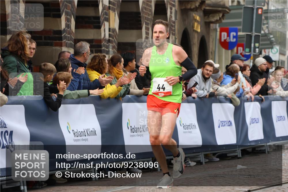 05.10.2025 - 20. swb-Marathon Bremen Strokosch-Dieckow http://msf.ph/oto/9238096 05.10.2025 12:41:09 Ziel 44, 691 meine-sportfotos.de