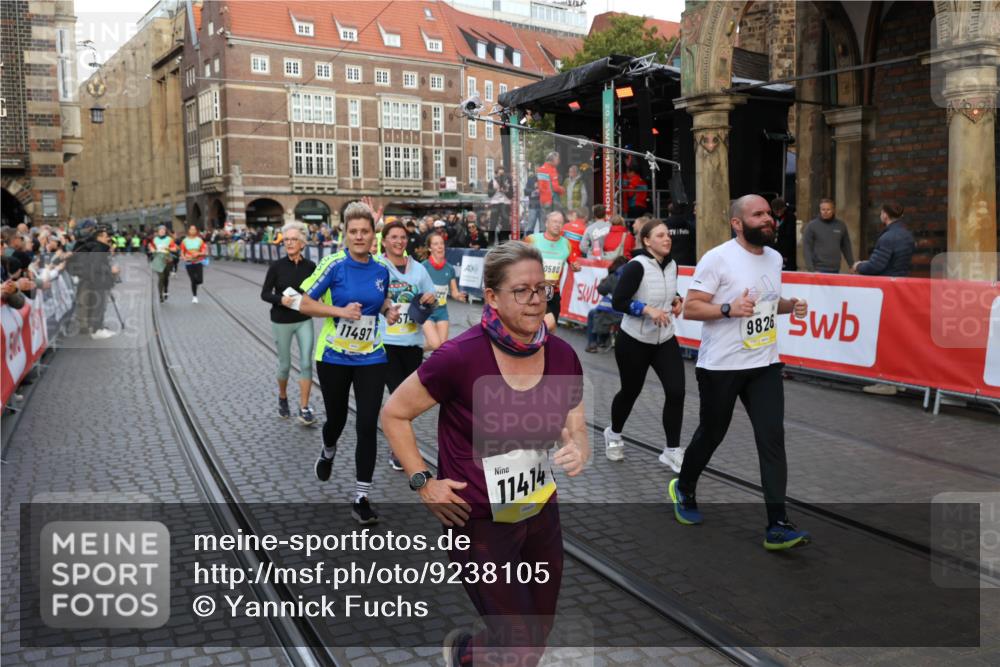 05.10.2025 - 20. swb-Marathon Bremen Yannick Fuchs http://msf.ph/oto/9238105 05.10.2025 11:06:56 Ziel 8574, 9321, 9605, 9826, 9942, 10001, 10148, 10168, 10498, 10580, 10747, 10748, 10937, 11355, 11389, 11414, 11497, 11565 meine-sportfotos.de