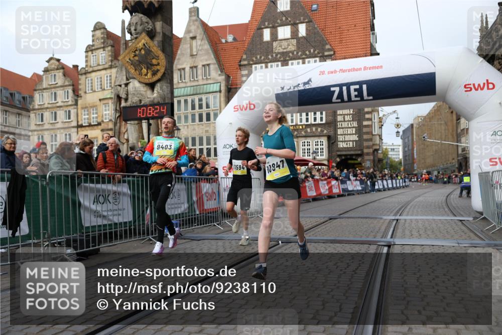 05.10.2025 - 20. swb-Marathon Bremen Yannick Fuchs http://msf.ph/oto/9238110 05.10.2025 10:39:13 Ziel 9403, 10847, 11594 meine-sportfotos.de