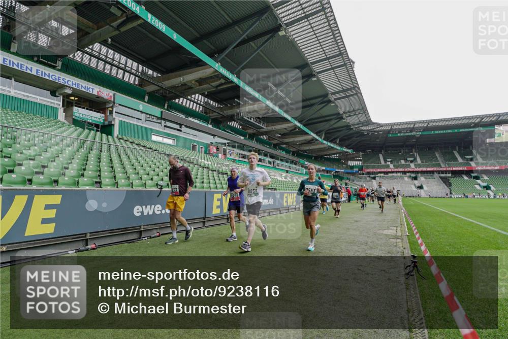 05.10.2025 - 20. swb-Marathon Bremen Michael Burmester http://msf.ph/oto/9238116 05.10.2025 13:01:48 Laufen im Stadion 58, 152, 335, 428, 440, 488, 493, 546, 672, 772, 979, 1030, 1082, 1238, 1256, 1348, 1361, 1452, 1732, 1759, 1856, 1893, 1899, 1933, 1996, 2096, 2102, 2143, 2235, 2245, 2306, 2433, 2555, 2565, 2712, 2796, 2910, 2912, 2918, 2991, 2995, 3053, 3206, 3208, 3387, 3525, 3526, 3662, 3663, 3673, 3877, 3926, 4017, 4018, 4086, 4128, 4329, 4364, 4409, 4444, 4564, 4618, 4705, 4882, 4947, 4980, 5048, 5080, 5150, 5309, 5557, 5570, 5580, 5731, 5752, 5934, 5985, 6082, 6157, 58 meine-sportfotos.de