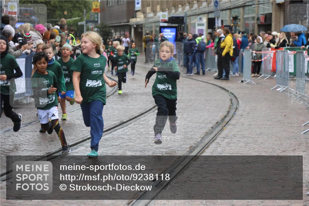 05.10.2025 - 20. swb-Marathon Bremen Strokosch-Dieckow http://msf.ph/oto/9238118 05.10.2025 15:21:03 Ziel  meine-sportfotos.de