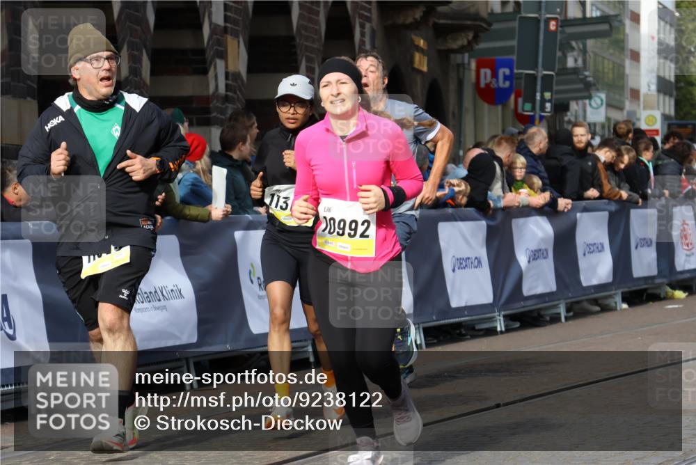 05.10.2025 - 20. swb-Marathon Bremen Strokosch-Dieckow http://msf.ph/oto/9238122 05.10.2025 10:56:15 Ziel 9258, 9855, 9968, 10028, 10191, 10196, 10424, 10590, 10992, 11364, 11366, 11554, 11630, 11662, 11741 meine-sportfotos.de