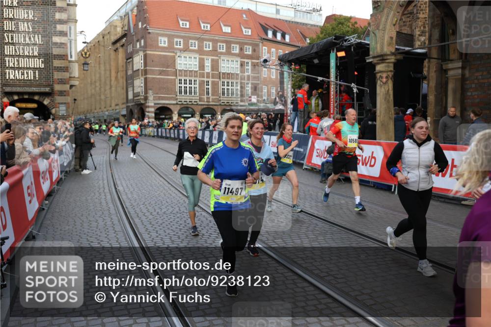 05.10.2025 - 20. swb-Marathon Bremen Yannick Fuchs http://msf.ph/oto/9238123 05.10.2025 11:06:56 Ziel 8574, 9321, 9605, 9826, 9942, 10001, 10148, 10168, 10498, 10580, 10747, 10748, 10937, 11355, 11389, 11414, 11497, 11565 meine-sportfotos.de