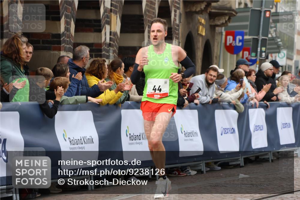 05.10.2025 - 20. swb-Marathon Bremen Strokosch-Dieckow http://msf.ph/oto/9238126 05.10.2025 12:41:09 Ziel 44, 691 meine-sportfotos.de