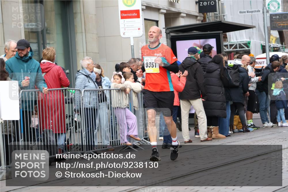 05.10.2025 - 20. swb-Marathon Bremen Strokosch-Dieckow http://msf.ph/oto/9238130 05.10.2025 10:46:00 Ziel 9351, 9362, 9400, 9921, 10858, 11167, 11446, 11462, 9351, 9362, 9400, 9921, 10858, 11167, 11446, 11462 meine-sportfotos.de