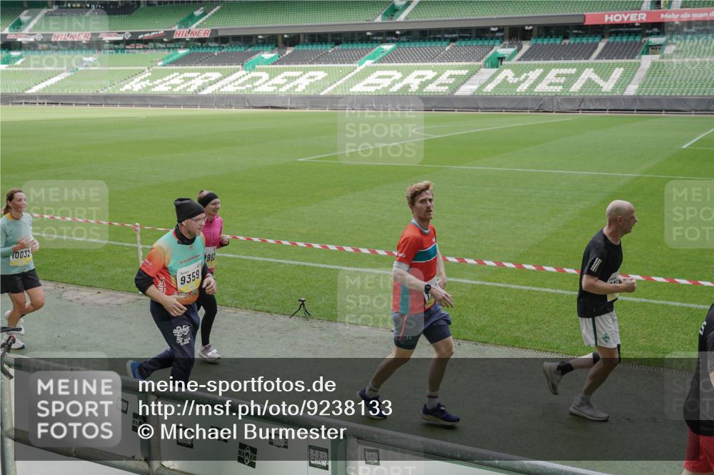 05.10.2025 - 20. swb-Marathon Bremen Michael Burmester http://msf.ph/oto/9238133 05.10.2025 10:33:30 Laufen im Stadion 5172, 7077, 9000, 9195, 9197, 9221, 9258, 9260, 9282, 9295, 9359, 9367, 9392, 9402, 9424, 9461, 9464, 9492, 9520, 9529, 9539, 9541, 9560, 9569, 9570, 9574, 9577, 9633, 9650, 9654, 9703, 9717, 9811, 9835, 9855, 9856, 9900, 9918, 9933, 9935, 9950, 10008, 10032, 10034, 10042, 10180, 10232, 10233, 10234, 10253, 10256, 10287, 10307, 10323, 10387, 10394, 10402, 10475, 10484, 10533, 10546, 10591, 10755, 10758, 10794, 10915, 10992, 7165, 9407 meine-sportfotos.de