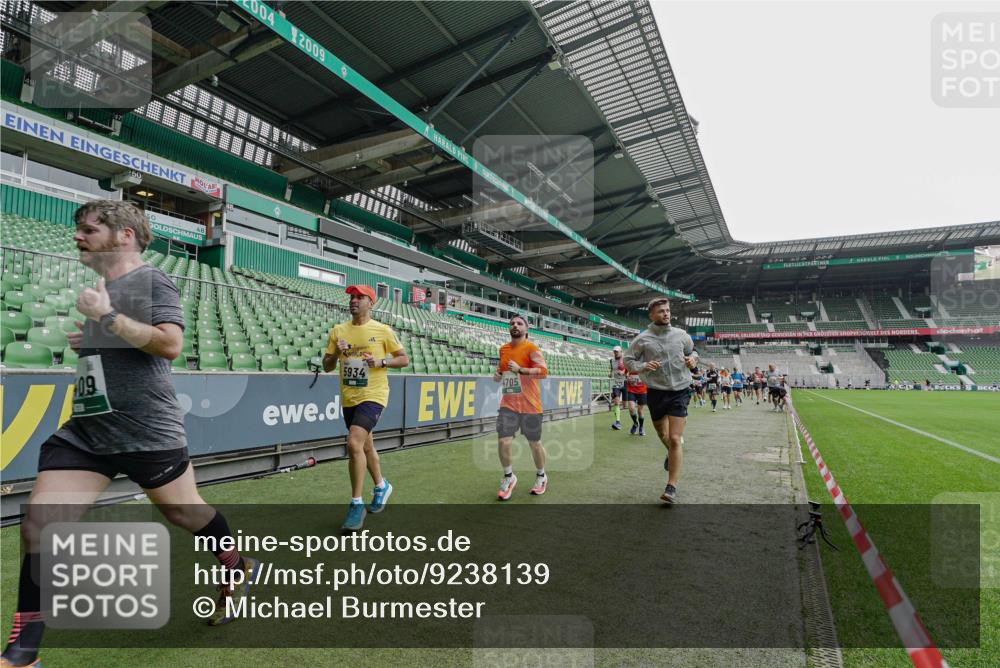 05.10.2025 - 20. swb-Marathon Bremen Michael Burmester http://msf.ph/oto/9238139 05.10.2025 13:01:52 Laufen im Stadion 152, 335, 428, 488, 493, 546, 672, 772, 979, 1030, 1082, 1256, 1348, 1361, 1452, 1732, 1744, 1759, 1856, 1893, 1899, 1924, 1933, 1996, 2096, 2102, 2143, 2235, 2245, 2306, 2433, 2555, 2565, 2796, 2910, 2912, 2918, 2991, 2995, 3053, 3206, 3208, 3387, 3525, 3526, 3662, 3663, 3673, 3877, 3926, 3930, 4017, 4018, 4086, 4329, 4364, 4409, 4444, 4564, 4618, 4705, 4882, 4947, 4980, 5150, 5309, 5557, 5570, 5580, 5731, 5893, 5934, 5985, 6082, 6157, 58, 440 meine-sportfotos.de