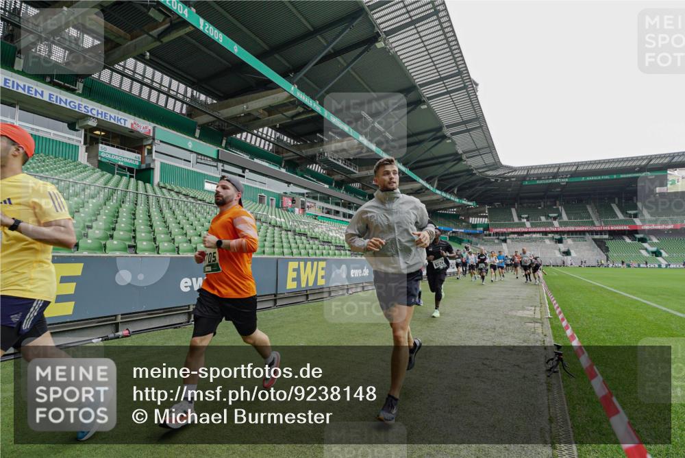 05.10.2025 - 20. swb-Marathon Bremen Michael Burmester http://msf.ph/oto/9238148 05.10.2025 13:01:52 Laufen im Stadion 152, 335, 428, 488, 493, 546, 672, 772, 979, 1030, 1082, 1256, 1348, 1361, 1452, 1732, 1744, 1759, 1856, 1893, 1899, 1924, 1933, 1996, 2096, 2102, 2143, 2235, 2245, 2306, 2433, 2555, 2565, 2796, 2910, 2912, 2918, 2991, 2995, 3053, 3206, 3208, 3387, 3525, 3526, 3662, 3663, 3673, 3877, 3926, 3930, 4017, 4018, 4086, 4329, 4364, 4409, 4444, 4564, 4618, 4705, 4882, 4947, 4980, 5150, 5309, 5557, 5570, 5580, 5731, 5893, 5934, 5985, 6082, 6157, 58, 440 meine-sportfotos.de