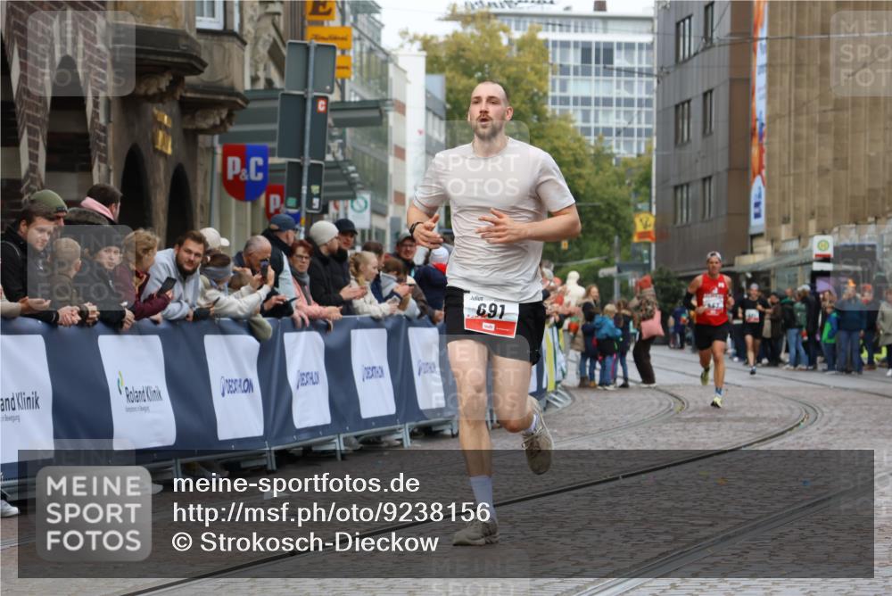 05.10.2025 - 20. swb-Marathon Bremen Strokosch-Dieckow http://msf.ph/oto/9238156 05.10.2025 12:41:12 Ziel 44, 467, 691 meine-sportfotos.de