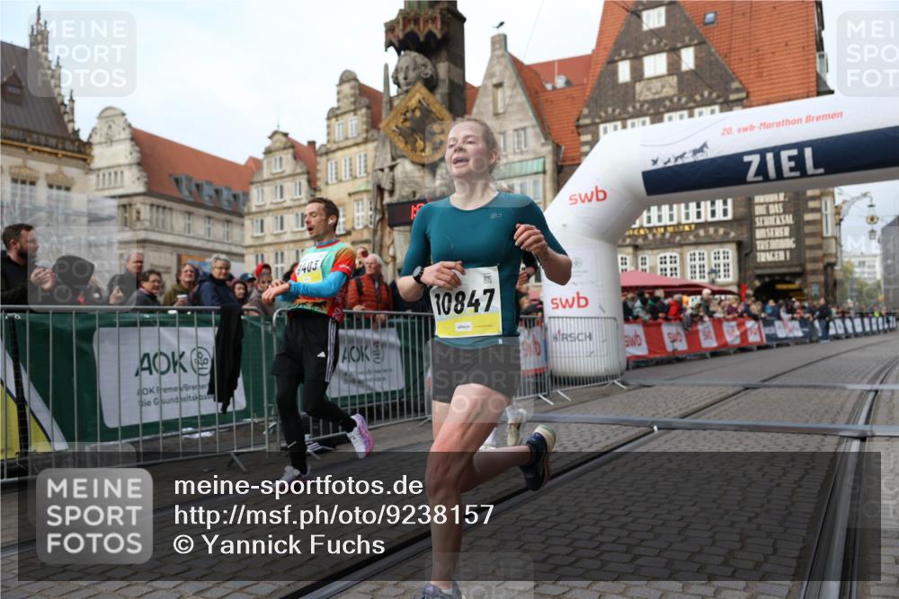 05.10.2025 - 20. swb-Marathon Bremen Yannick Fuchs http://msf.ph/oto/9238157 05.10.2025 10:39:14 Ziel 9403, 10847, 11594 meine-sportfotos.de