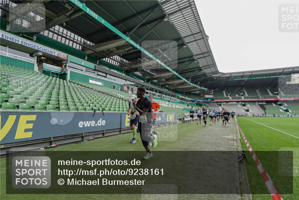 05.10.2025 - 20. swb-Marathon Bremen Michael Burmester http://msf.ph/oto/9238161 05.10.2025 13:01:54 Laufen im Stadion 152, 335, 428, 488, 493, 546, 672, 772, 979, 1030, 1256, 1348, 1361, 1452, 1732, 1744, 1759, 1856, 1893, 1899, 1924, 1933, 1996, 2096, 2102, 2143, 2235, 2245, 2272, 2306, 2433, 2555, 2565, 2796, 2910, 2912, 2918, 2991, 2995, 3053, 3206, 3208, 3387, 3525, 3526, 3662, 3663, 3673, 3861, 3877, 3926, 3930, 4017, 4018, 4086, 4329, 4364, 4409, 4444, 4564, 4618, 4705, 4882, 4947, 4980, 5150, 5309, 5557, 5570, 5580, 5731, 5893, 5934, 5985, 6082, 6157, 6328, 58, 440 meine-sportfotos.de