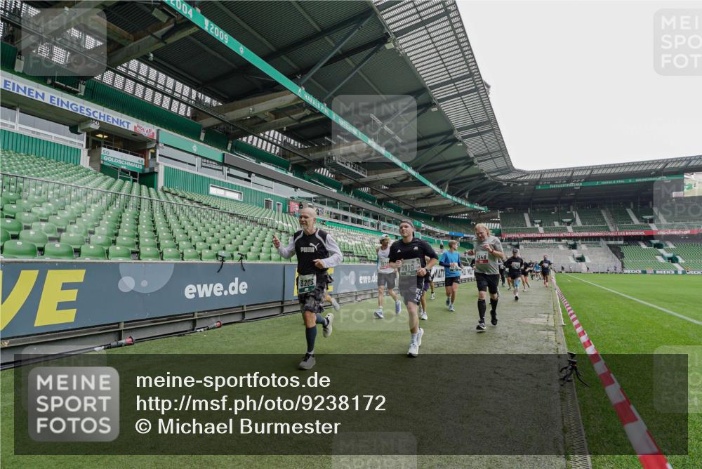 05.10.2025 - 20. swb-Marathon Bremen Michael Burmester http://msf.ph/oto/9238172 05.10.2025 13:01:57 Laufen im Stadion 152, 335, 428, 493, 546, 672, 772, 843, 979, 1030, 1256, 1348, 1361, 1452, 1732, 1744, 1759, 1856, 1893, 1899, 1924, 1933, 1996, 2096, 2102, 2143, 2245, 2272, 2306, 2433, 2555, 2565, 2796, 2910, 2912, 2918, 2991, 3053, 3206, 3208, 3217, 3387, 3525, 3526, 3662, 3663, 3673, 3861, 3877, 3926, 3930, 4017, 4018, 4086, 4329, 4364, 4409, 4444, 4477, 4564, 4618, 4705, 4882, 4947, 4980, 5150, 5309, 5557, 5570, 5580, 5731, 5893, 5934, 6157, 6328, 6382, 58, 440 meine-sportfotos.de