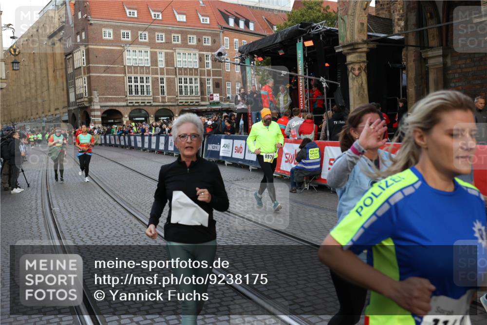 05.10.2025 - 20. swb-Marathon Bremen Yannick Fuchs http://msf.ph/oto/9238175 05.10.2025 11:06:57 Ziel 8574, 9321, 9605, 9826, 9942, 10001, 10148, 10168, 10498, 10580, 10747, 10748, 10937, 11355, 11389, 11414, 11497, 11565 meine-sportfotos.de