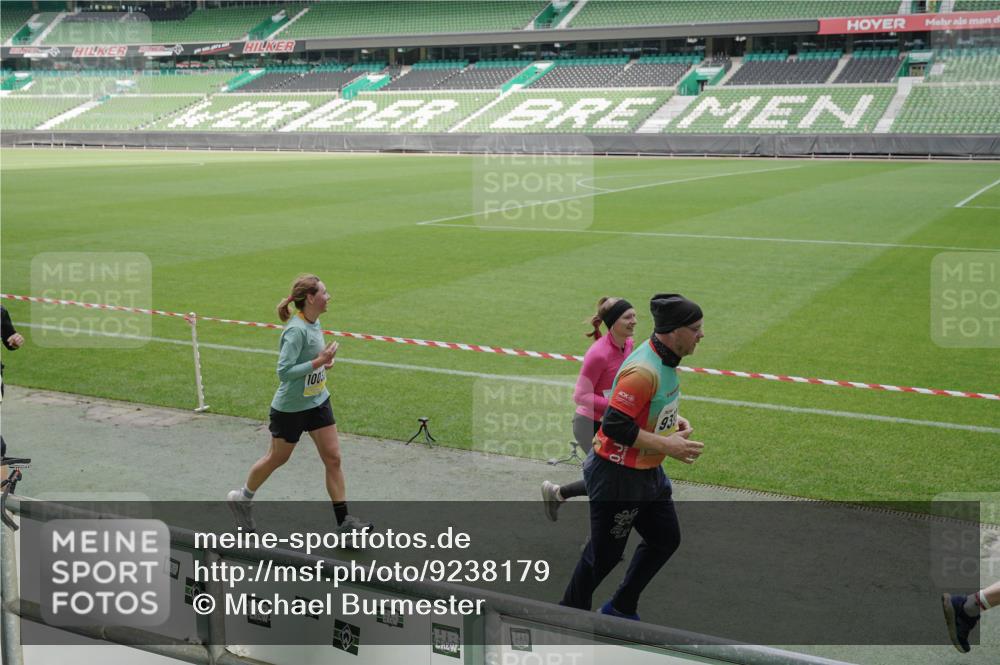 05.10.2025 - 20. swb-Marathon Bremen Michael Burmester http://msf.ph/oto/9238179 05.10.2025 10:33:31 Laufen im Stadion 5172, 7077, 9000, 9195, 9197, 9221, 9258, 9260, 9282, 9295, 9359, 9367, 9392, 9402, 9424, 9461, 9464, 9492, 9520, 9529, 9539, 9541, 9560, 9569, 9570, 9574, 9577, 9633, 9654, 9703, 9717, 9811, 9835, 9855, 9856, 9900, 9918, 9933, 9935, 9950, 10008, 10032, 10034, 10042, 10180, 10232, 10233, 10234, 10253, 10256, 10287, 10302, 10307, 10323, 10387, 10394, 10402, 10475, 10484, 10533, 10546, 10591, 10755, 10758, 10794, 10915, 10992, 7165, 9407 meine-sportfotos.de