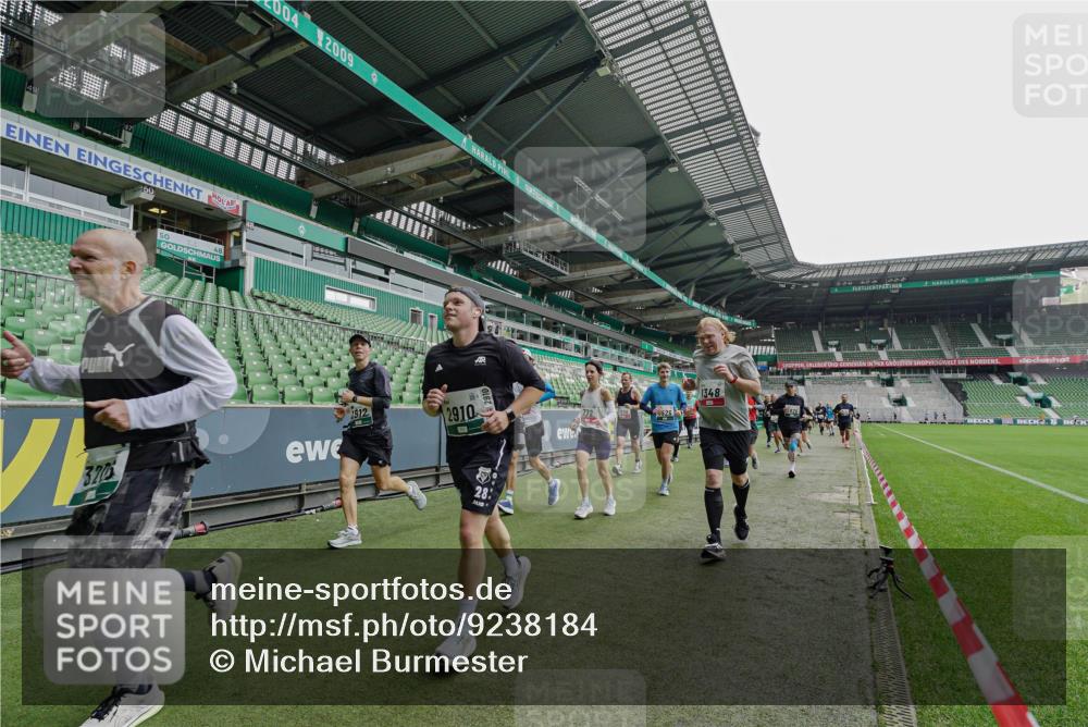 05.10.2025 - 20. swb-Marathon Bremen Michael Burmester http://msf.ph/oto/9238184 05.10.2025 13:01:58 Laufen im Stadion 152, 335, 428, 493, 546, 672, 772, 843, 979, 1030, 1256, 1348, 1361, 1452, 1732, 1744, 1759, 1856, 1893, 1899, 1924, 1933, 1996, 2096, 2102, 2143, 2245, 2272, 2306, 2433, 2555, 2565, 2796, 2910, 2912, 2918, 2991, 3053, 3206, 3208, 3217, 3387, 3525, 3526, 3662, 3663, 3673, 3861, 3877, 3926, 3930, 4017, 4018, 4086, 4364, 4409, 4444, 4477, 4564, 4618, 4688, 4705, 4882, 4947, 4980, 5150, 5309, 5557, 5570, 5580, 5731, 5893, 5934, 6157, 6328, 6382, 58, 440 meine-sportfotos.de