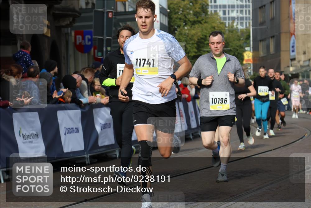 05.10.2025 - 20. swb-Marathon Bremen Strokosch-Dieckow http://msf.ph/oto/9238191 05.10.2025 10:56:16 Ziel 9258, 9855, 10028, 10191, 10196, 10424, 10590, 10992, 11364, 11554, 11630, 11662, 11741 meine-sportfotos.de